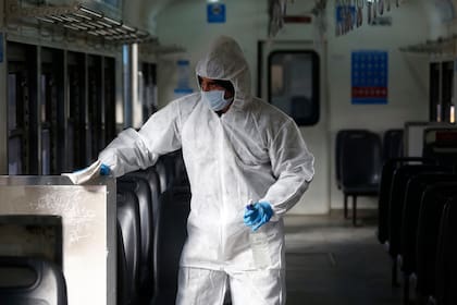 La limpieza es vital contra el coronavirus, que resiste más en superficies duras y planas, como el metal y el plástico