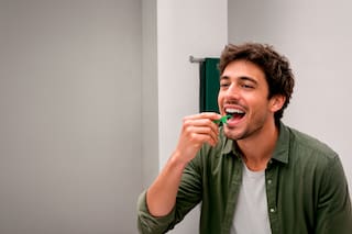 Por qué el cepillado solo no alcanza y cómo completar la higiene bucal