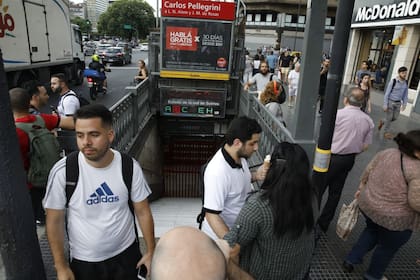 Estación Carlos Pellegrini: la falta de energía afectó los servicios de las líneas B y D del subte