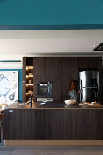 La línea Blend en tono Merlot fue la elegida para ambientar la cocina del loft de Patagonia Flooring y Concepto Estudio