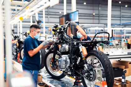La línea de montaje de Royal Enfield, de Grupo Simpa