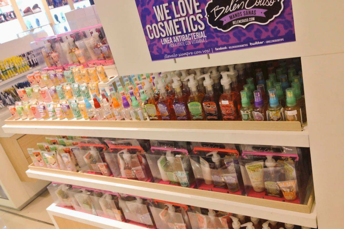 La línea de productos que lleva su nombre, se vende en los principales retails del país, farmacias y centros de belleza