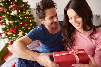 La lista definitiva de la IA con los mejores regalos para la pareja