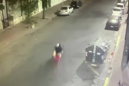 La llegada a Clarín de uno de los nueve hombres que tiraron bombas molotov