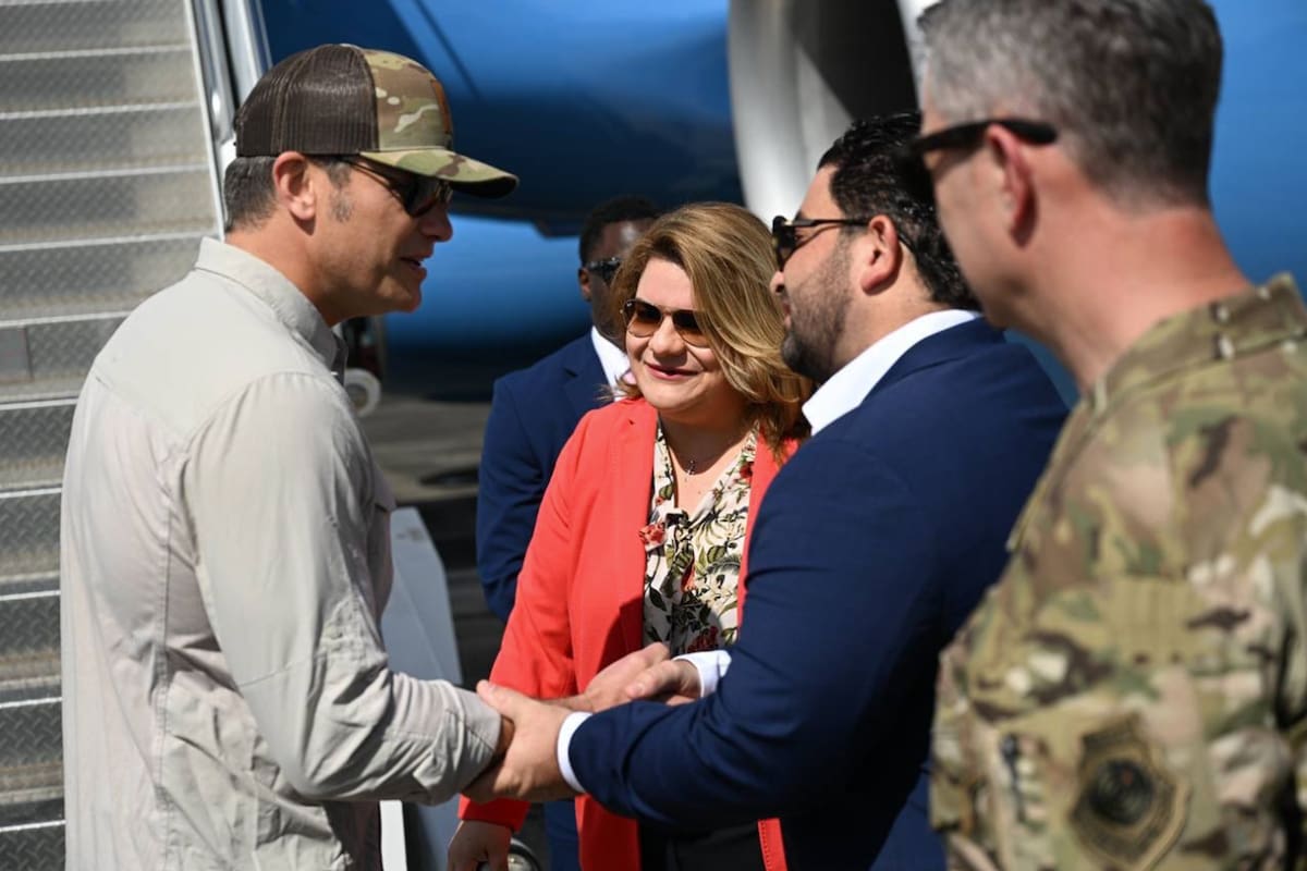 La llegada a Puerto Rico del secretario de Guerra, Pete Hegseth, y al general Dan Caine, jefe del Estado Mayor Conjunto de las Fuerzas Armadas de Estados Unidos
