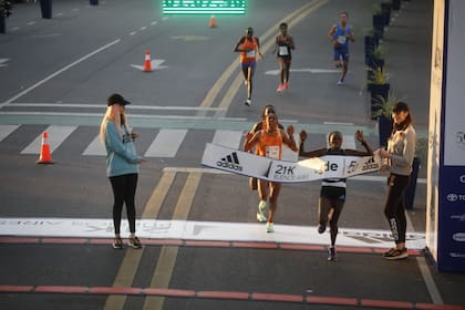 La llegada al final de los 21 kilómetros