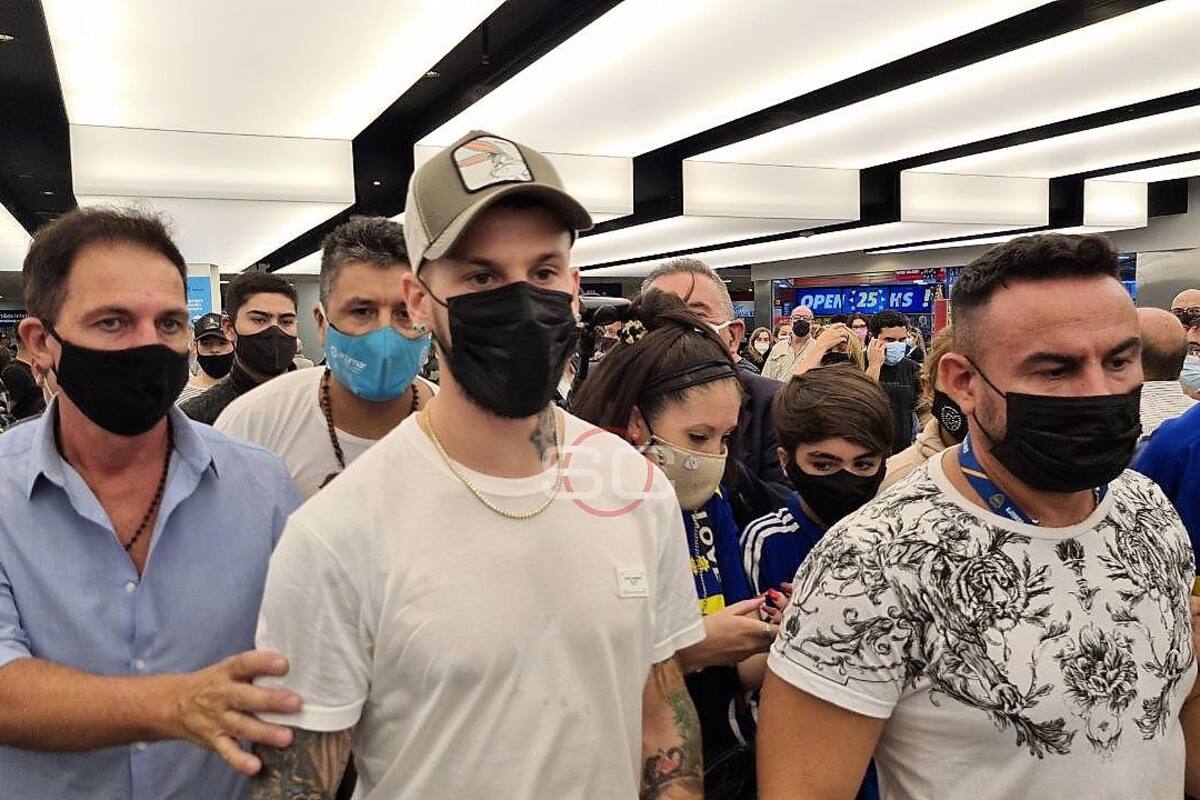 La llegada de Benedetto a Ezeiza