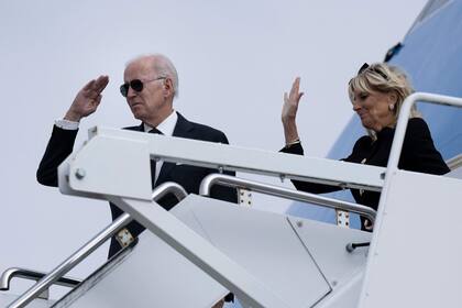La llegada de Joe y Jill Biden a Londres para participar del funeral de Londres