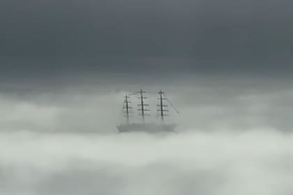 La cinematográfica llegada de la Fragata Libertad al puerto de Mar del Plata