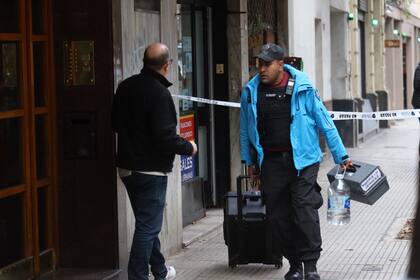 La llegada de la policía científica a la escena del triple crimen