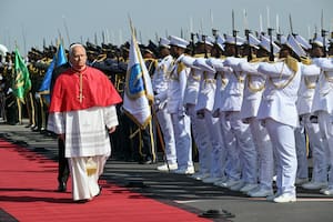 La llegada de León XIV a Angola