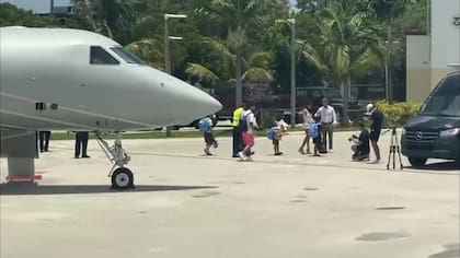 La llegada de Lionel Messi a Florida junto a su familia, para ser presentado como nuevo jugador de Inter Miami este domingo