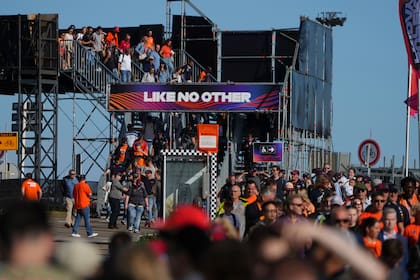 La llegada de los aficionados al circuito donde se disputa el Gran Premio de los Países Bajos
