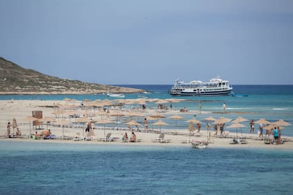 La llegada de los ferries es una constante.