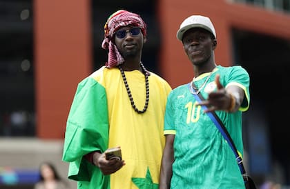 La llegada de los hinchas senegaleses