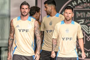 La llegada de Rodrigo De Paul y Lionel Messi a Barranquilla con el mismo bolso