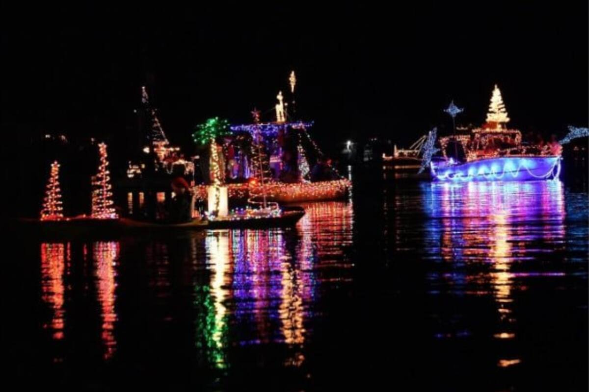 La llegada de Santa Claus en barco se celebra cada año como parte de la “Apalachicola Christmas Celebration”