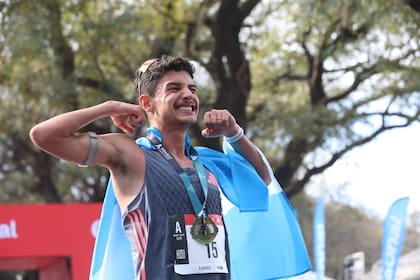 La llegada del corredor Nacho Erario, mejor argentino ubicado