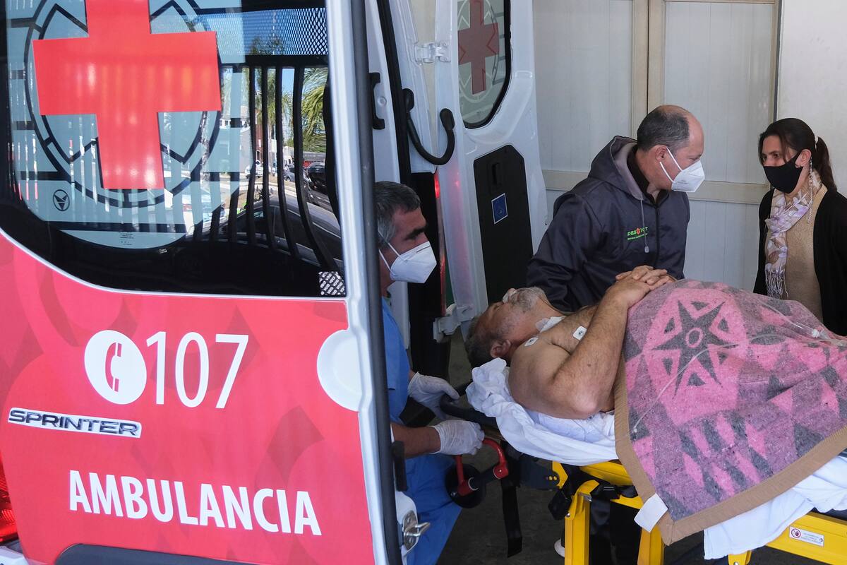 La llegada del diputado Miguel Arias al hospital escuela General San Martín, de mayor complejidad de la provincia.