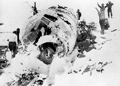 La llegada del helicóptero de rescate tras 72 días en la montaña, una imagen inolvidable