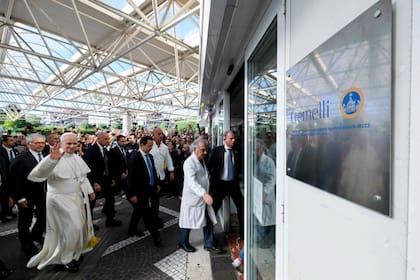 La llegada del León XIV al hospital Gemelli