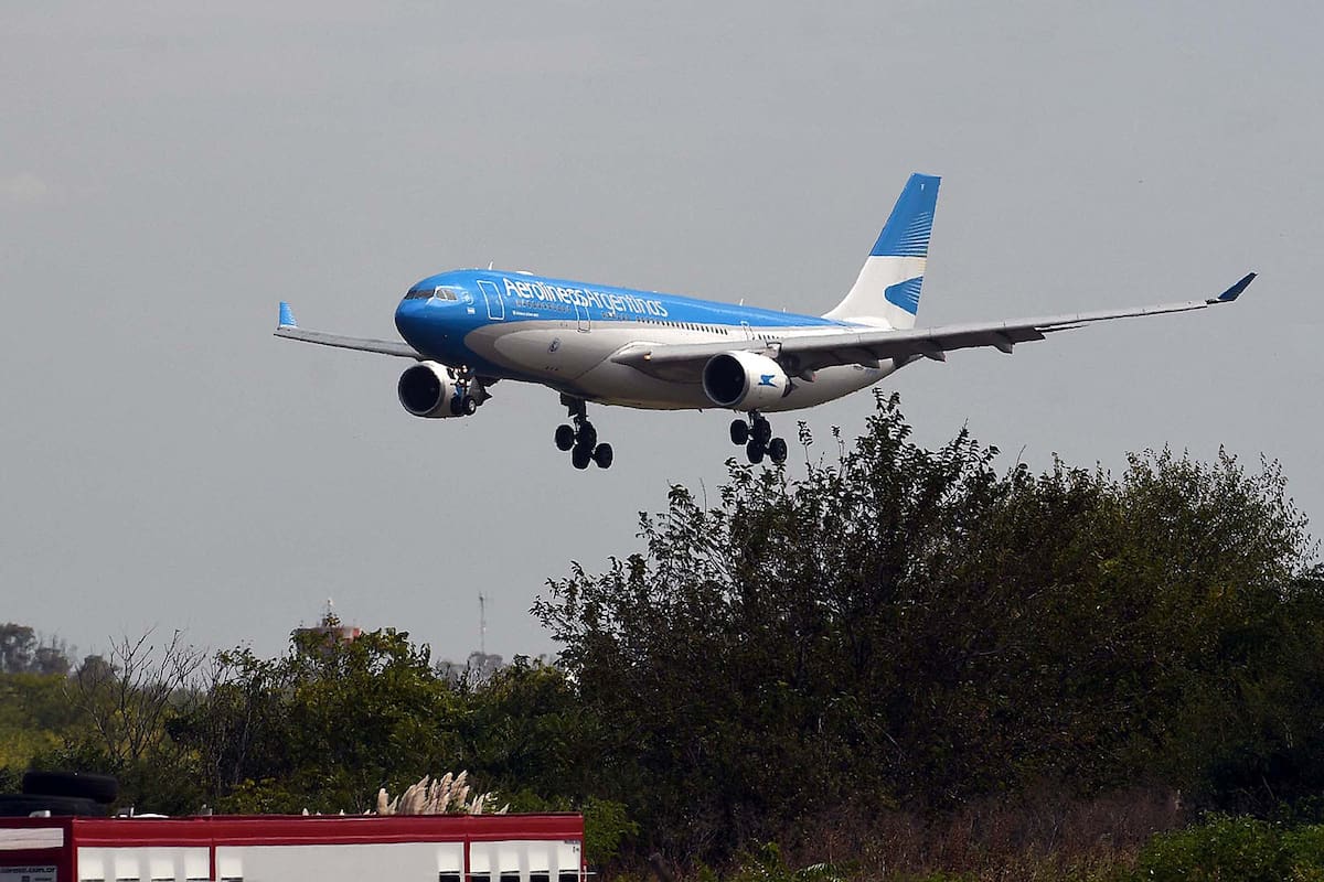 La llegada del vuelo de Aerolíneas Argentinas con el cargamento de vacunas Sputnik V