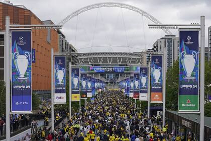 Una fiesta afuera y adentro de Wembley: Real Madrid y Borussia Dortmund ya están en el estadio