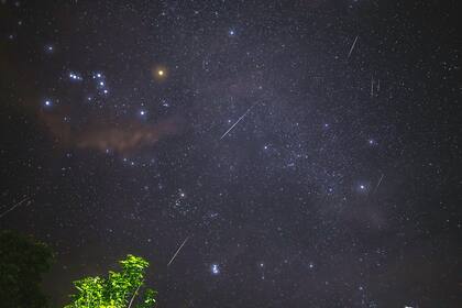 La lluvia de meteoritos será doble debido a que la Tierra cruzará la órbita de dos cometas