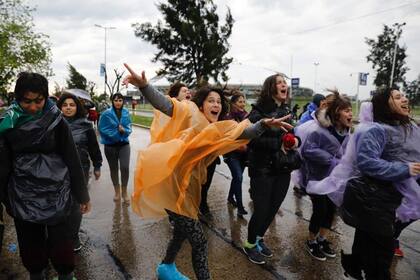 La lluvia obligó a cambiar los planes de las asistentes del encuentro