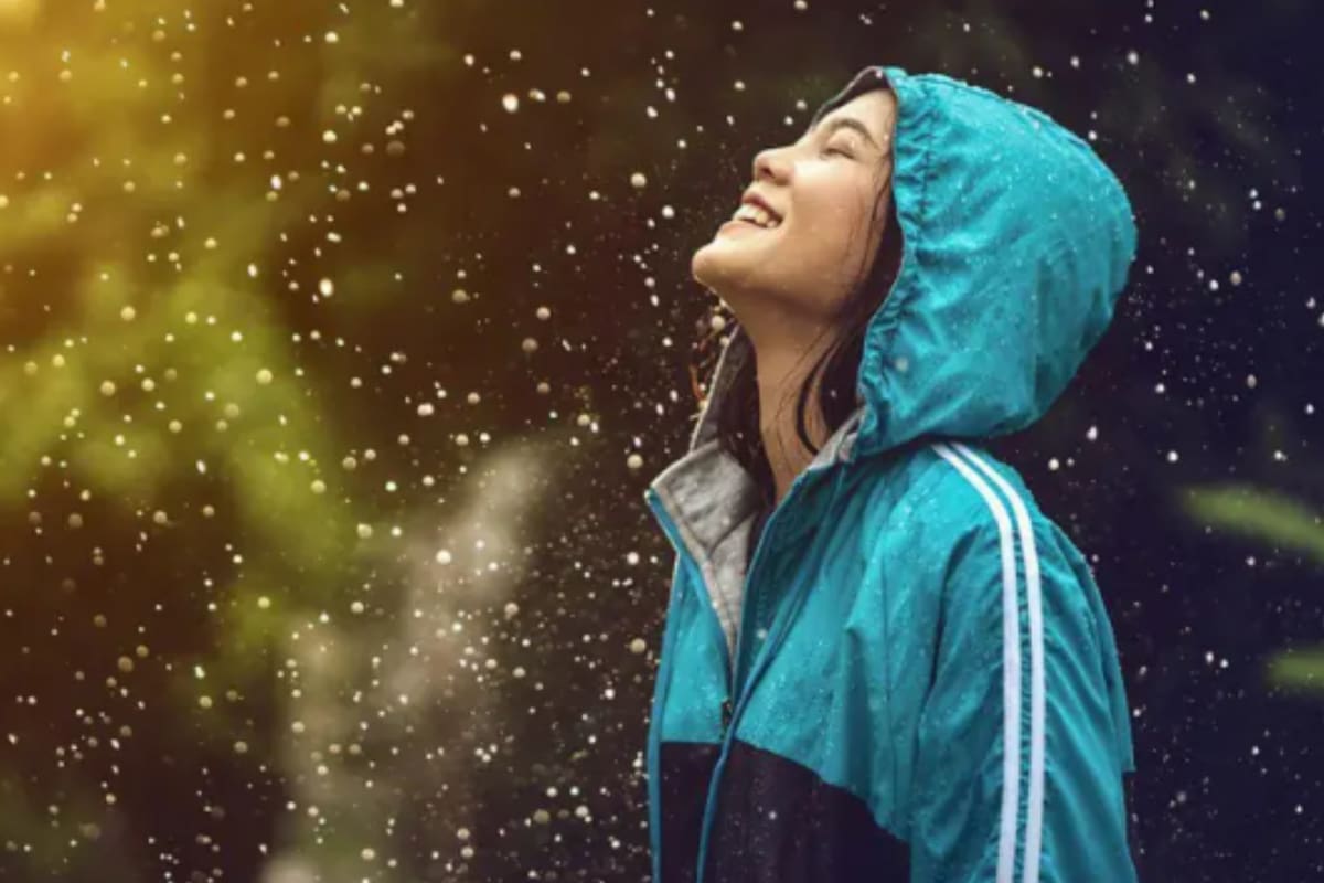 La lluvia puede desencadenar estados de ánimo afines a la relación y la felicidad