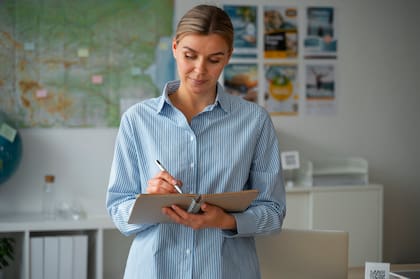 La Local Law es una normativa aprobada por el Consejo municipal de Nueva York para otorgar un pago de estabilización laboral de hasta US$10.000 a los auxiliares docentes
