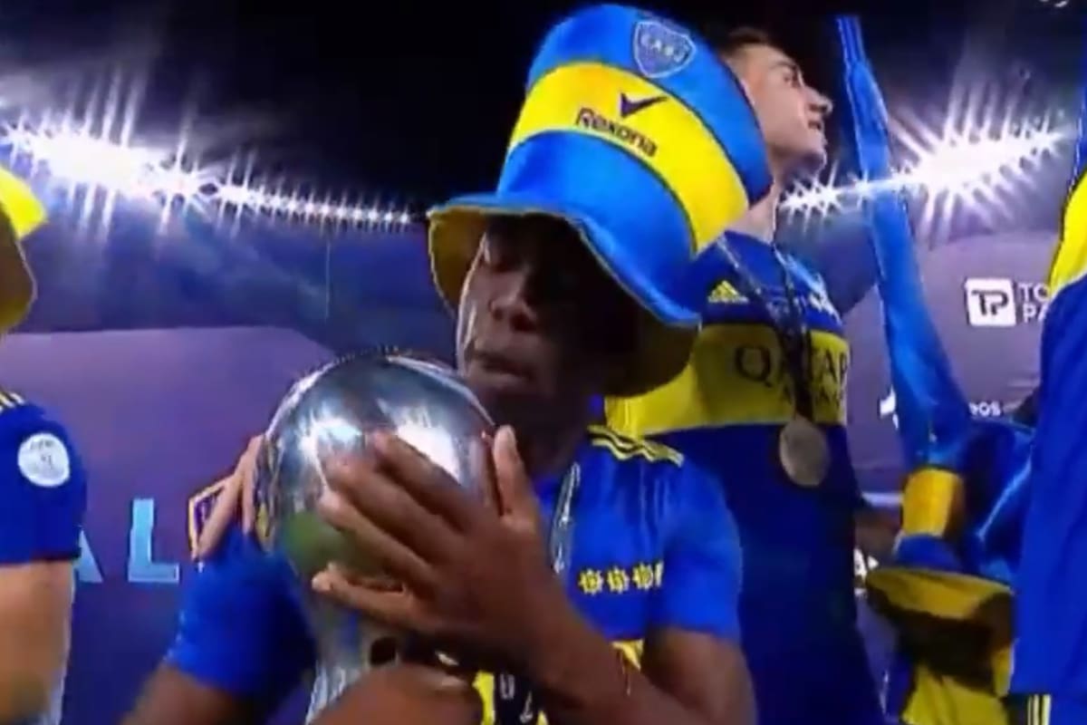 La locura de Advíncula con la Copa Argentina se hizo viral