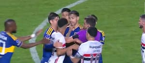 Gritos, empujones, golpes y la locura de San Pablo contra Leandro Paredes al final del partido
