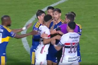 Gritos, empujones, golpes y la locura de San Pablo contra Leandro Paredes al final del partido