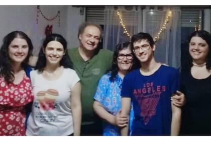 La lucha de María del Carmen: un inesperado diagnóstico cambió la vida de sus cuatro hijos y se convirtió en una oportunidad