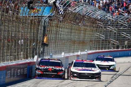 La lucha de Sam Mayer y Ryan Sieg que conmovió a los fanáticos del NASCAR