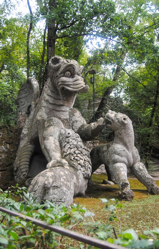 La Lucha entre Dragones: Una representación feroz de la batalla entre estas criaturas mitológicas