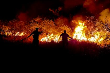 La lucha por frenar el fuego