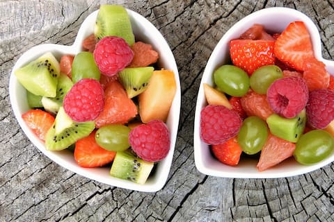La fruta exótica que aporta fibra, antioxidantes y endulza de forma natural