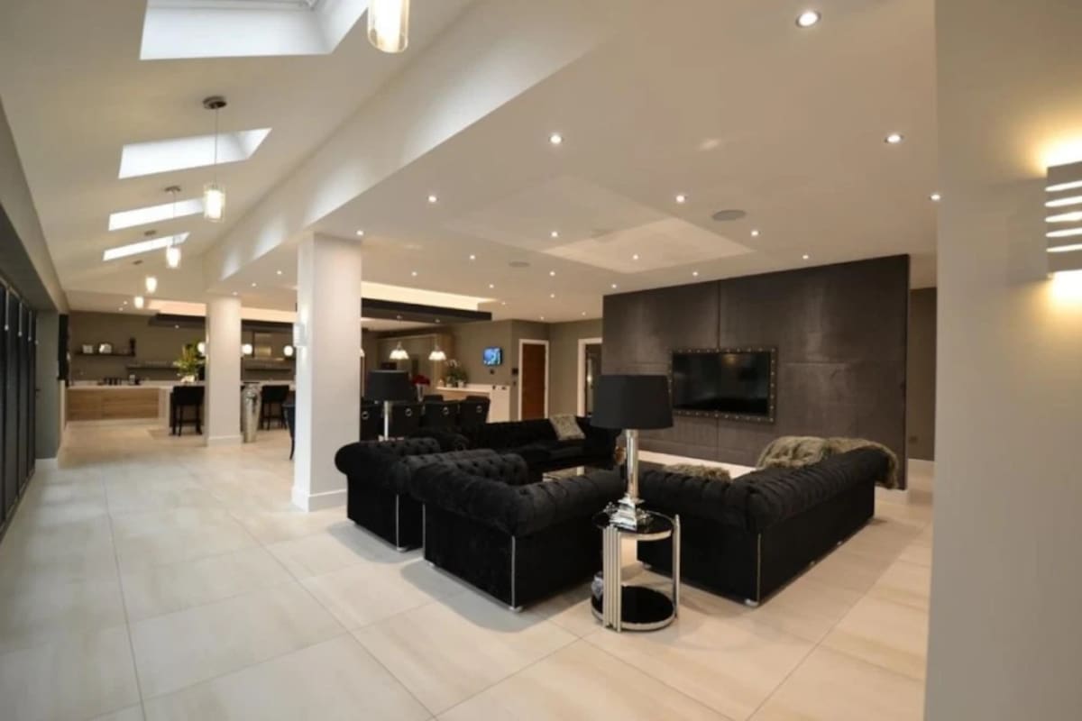 La lujosa mansión que Sergio Romero y Eliana Guercio pusieron a la venta