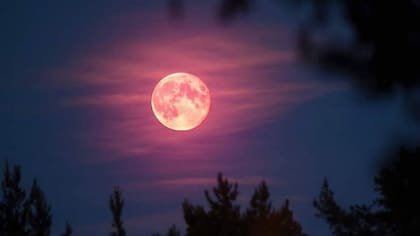 La Luna llena de junio se denomina como Luna de fresa