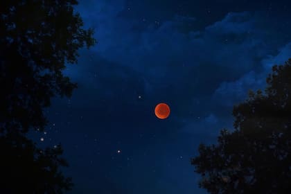 La Luna se verá en tonalidades rojizas y cobrizas