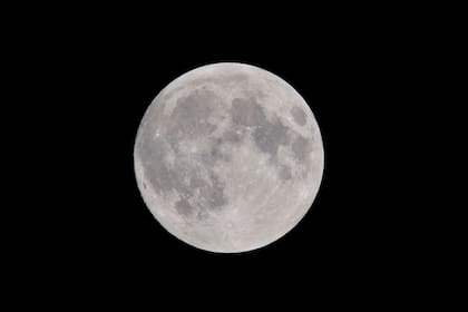 La Luna tenía rastros de partículas terrestres y al parecer sigue recibiéndolas (Pexels/Peter de Vink)