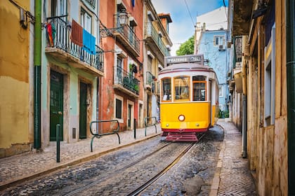 La luz, los colores, el famoso tranvía amarillo de las calles de Lisboa atravesará en libros, películas y música la Feria del Libro de Buenos Aires, como ciudad invitada