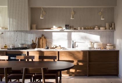 La luz, un diferencial de las unidades del proyecto inmobiliario, se luce en esta cocina rústica
Foto: Mariana Milanesi