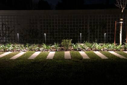 "La luz y el equipamiento en lugares chicos tienden a quedar centrífugos: todo pegadito a la pared. Iluminar así en un lugar reducido es mostrar aun más el límite".