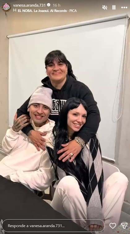 La madre de El Noba junto a Tiago PZK y La Joaqui (Foto: Captura Instagram/@vanesa.aranda)
