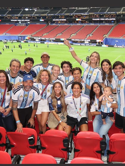 La madre de Giuliano Simeone celebró el presente de su hijo con un emotivo mensaje en redes sociales (Foto: Instagram @carobal14)