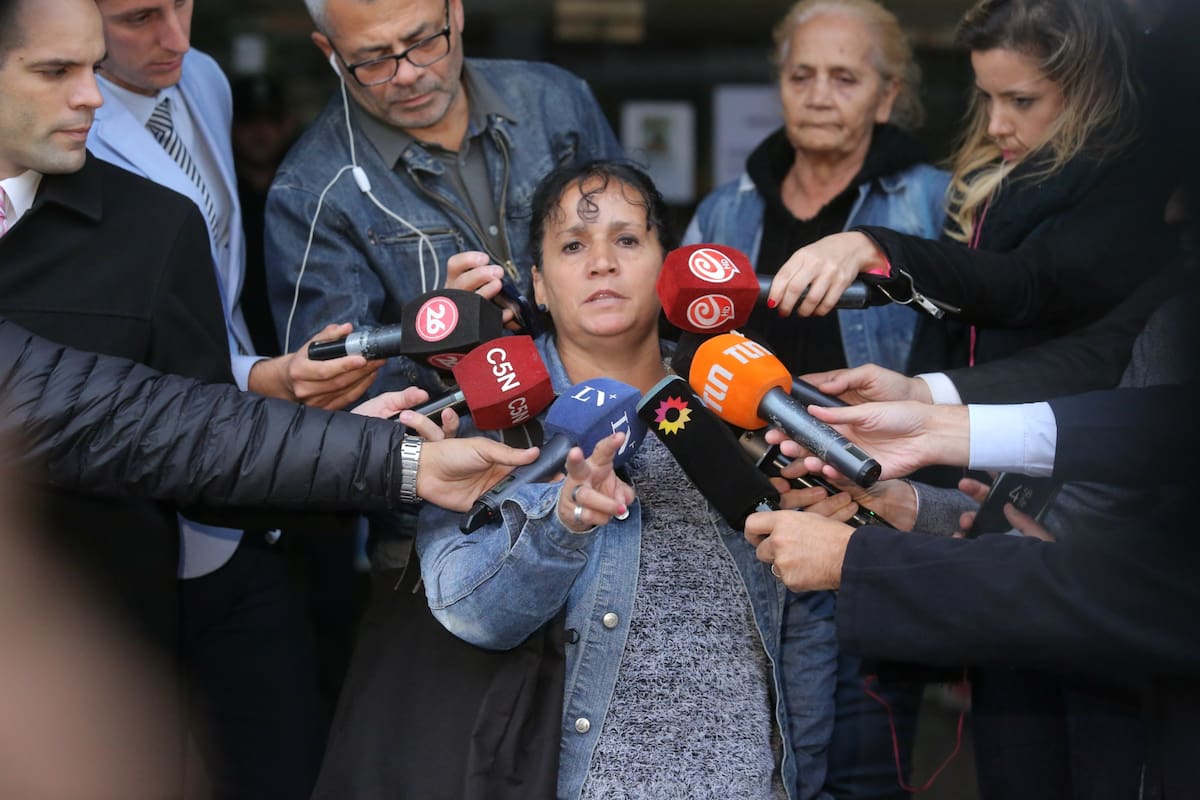 La madre de Ricardo "Nunu" Krabler, el ladrón asesinado por el médico de Loma Hermosa Lino Villar Cataldo, criticó el fallo que encontró hoy "no culpable" a Cataldo