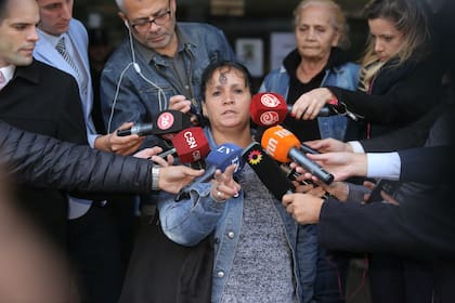 La madre de Ricardo "Nunu" Krabler, el ladrón asesinado por el médico de Loma Hermosa Lino Villar Cataldo, criticó el fallo que encontró hoy "no culpable" a Cataldo